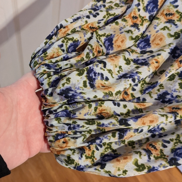 🆕WOT UO | Floral High Waisted Wide Leg Pants - Picture 3 of 7